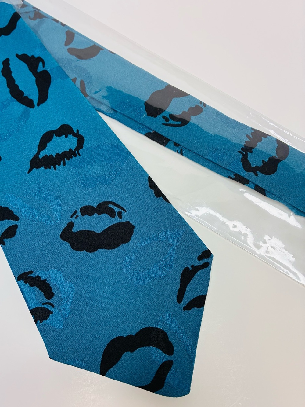 Buccelli Italy Men’s Silk Necktie Blue Black Abstract Print NWOT Vintage 57”